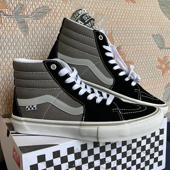 Vans Men’s Skate Sk8-Hi
Reflective Black/Grey
VN0ASFCCN42
Sneakers - Picture 6 of 16